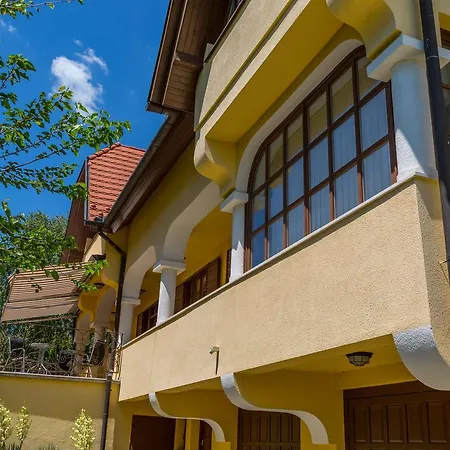 Arina Guest house